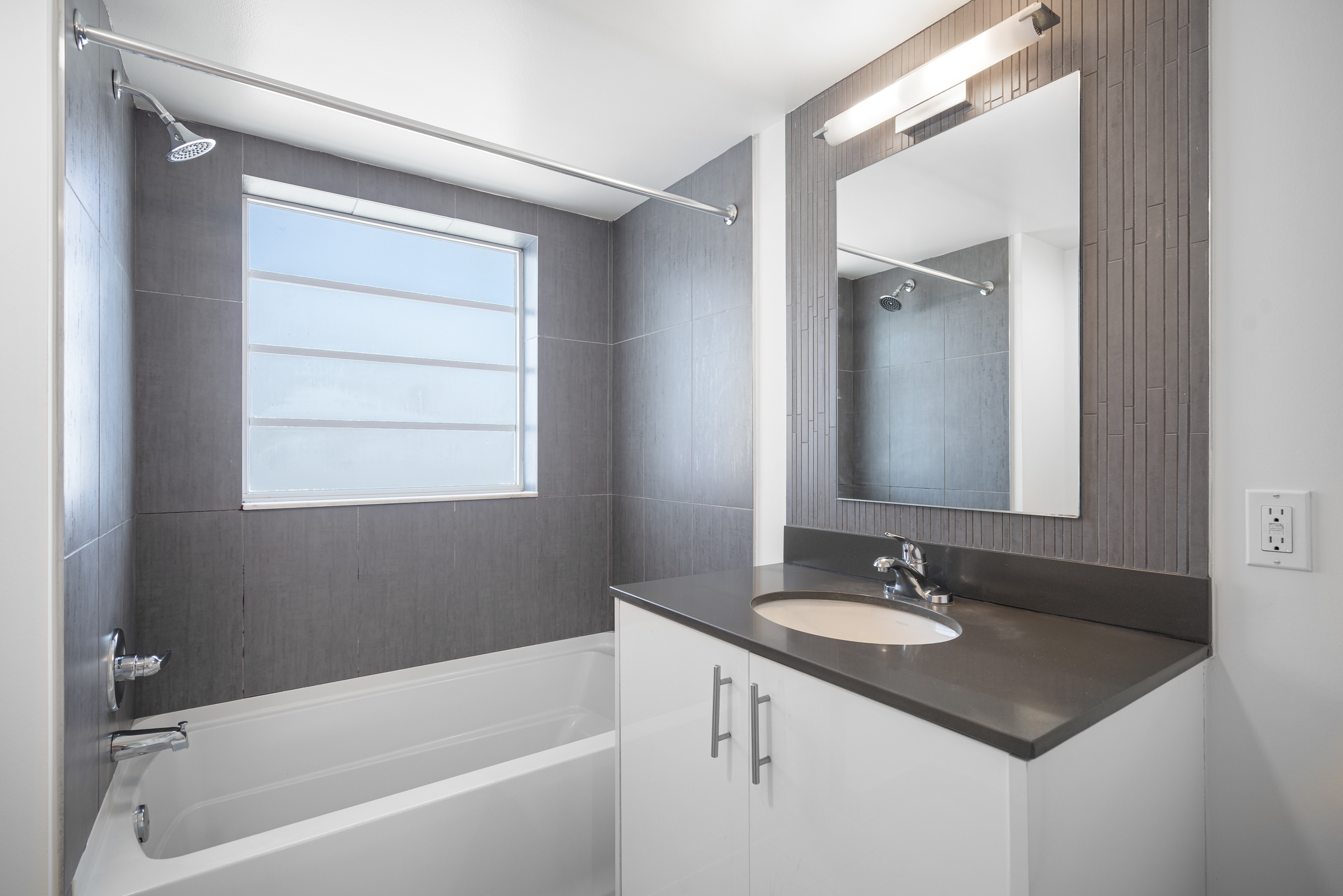Southgate Towers - Miami, FL - Bathroom