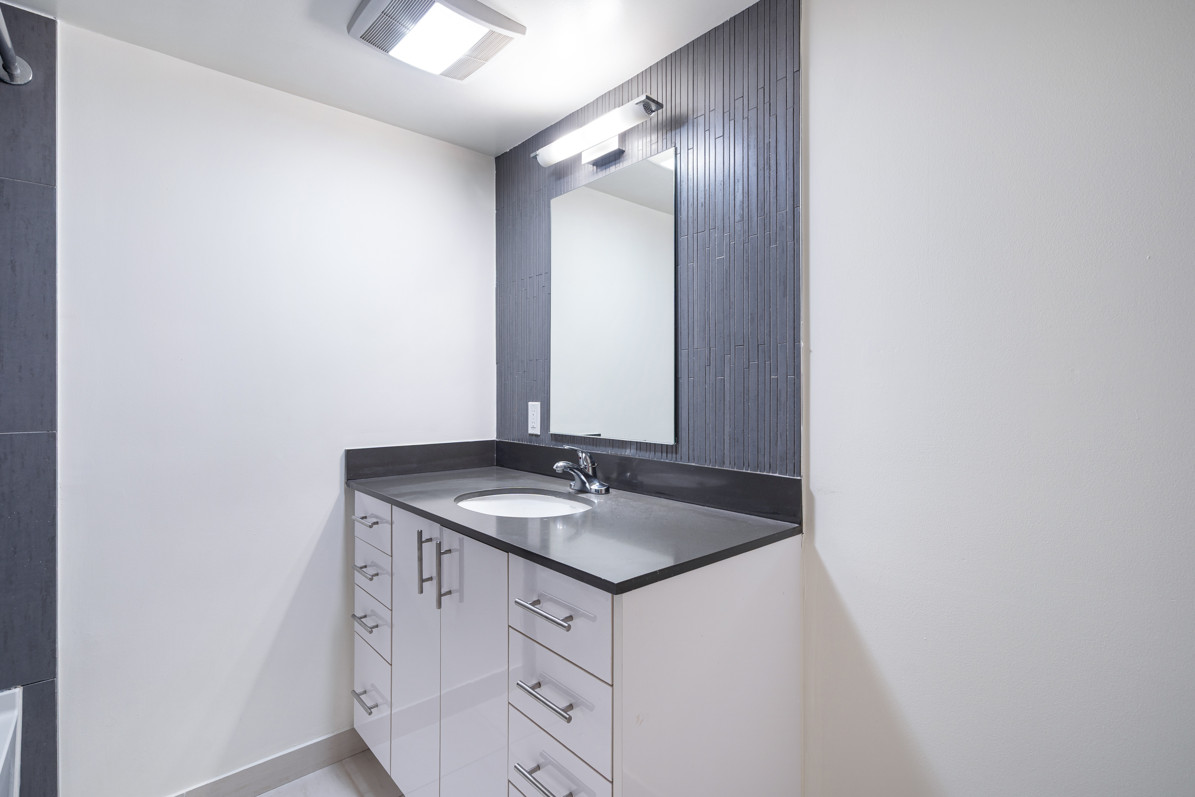 Southgate Towers - Miami, FL - Bathroom